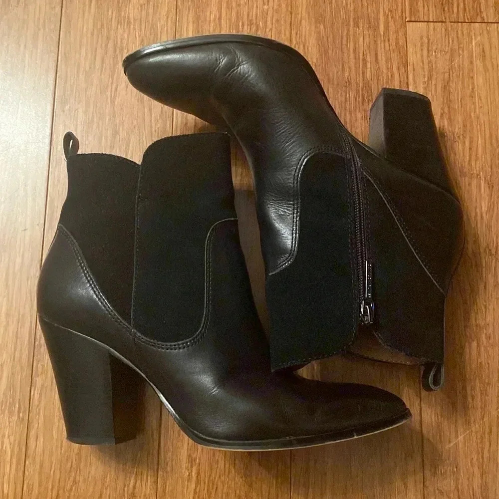Donald J Pliner Black Leahter Heeled Boots - Women’s 9.5 - Zip Up